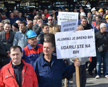 Protest radnika Aluminija: Bez pomoći Vlade možemo izdržati još dva mjeseca