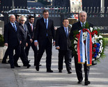 Položeno cvijeće na mjestu ubistva Zorana Đinđića u Beogradu