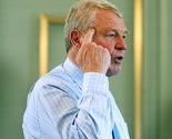 Paddy Ashdown stigao u Sarajevo, demonstranti ga pozdravili aplauzom