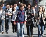 Ulice Sarajeva prepune šetača koji uživaju u lijepom vremenu