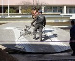 Sarajevo: Uklonjen spomenik - bicikl ispred bolnice "Prim. dr. Abdulah Nakaš"