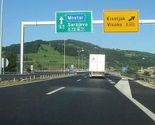 Kamion probio zaštitnu ogradu na autoputu, povrijeđen vozač