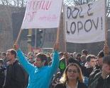 Nakon protesta i paljenja: Ugodni tehnički mandati vlada i agonija radnika