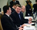 Nakon cjelodnevnog zasjedanja zastupnici odgodili glasanje o smanjenju plaća
