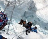 Spasioci tragaju za žrtvama lavine na Mount Everestu