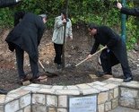 Turski ambasador Ahmet Yildiz zasadio lipu u Aleji ambasadora u Sarajevu
