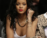 Rihanna bez grudnjaka na utakmici Brooklyn Netsa i Toronto Raptorsa