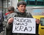 Mirni protesti radnika Feroelektra ispred Općinskog suda u Sarajevu