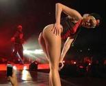 Miley Cyrus šokirala publiku u Londonu: Prvokativni nastup, golišavi kostimi i psovke