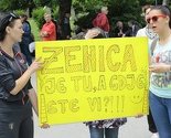 Manja grupa građana iz Zenice i Sarajeva protestuje ispred Predsjedništva BiH