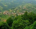 Više stotina osoba sa djecom i bebama pješači iz Željeznog Polja