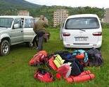Vojska, članovi rafting klubova, hrana i druge potrepštine na putu za Maglaj