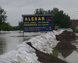 U bijegu od poplava iz Bosanskog Šamca izašlo 400 ljudi, među njima i trudnica, kritično i kod Domaljevca