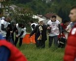 Zenica: Mještani ostali u selima pokušavajući sačuvati stoku, nemaju hrane a prijeti im i klizište