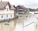 Prva žrtva poplava u Orašju, hiljade ljudi brani grad od poplava