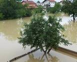 Rača: Danas probijanje nasipa radi odvoda vode