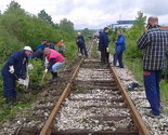 Užasavajuće: Željezničari velikim naporima čiste pruge, banditi kradu