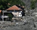 U poplavama i klizištima je potpuno uništeno 880 objekata, a oštećeno 6.150