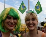 Plaža Copacabana danonoćno u bojama fudbala