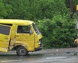 Tuzla: Dvije osobe povrijeđene u sudaru autobusa i kombija u Slavinovićima