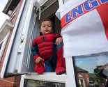 Četverogodišnji Spider-Boy preskače visoke ograde i izlazi kroz prozor