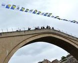 Mostarci svim srcem uz Zmajeve: I Stari most u plavo-žutom izdanju