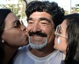 Argentinski navijači se družili sa Maradoninim dvojnikom