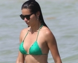 Adriana Lima u zelenom bikiniju oduzimala dah na plaži u Miamiju