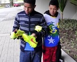 Beskrajna sreća mladih Brazilaca: Medunjanin i Džeko dječacima poklonili kopačke