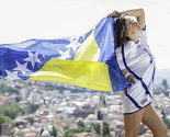 Lijepa Nadine Aganović u dresu BiH podržava Zmajeve