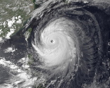 Tajfun pogodio Japan, udari vjetra 250 kilometara na sat