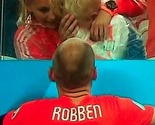 Robben nakon poraza od Argentine tješio uplakanog sina
