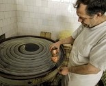 Pravljenje jufki za baklavu i kadaif je težak zanat koji izumire