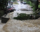 Bujica odnijela automobil sa kolovoza, prijavljen nestanak vozača