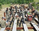 Pripadnici EUFOR-a i OS BiH zajedno obnavljaju mostove uništene u poplavama
