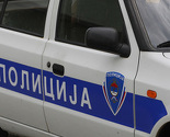Pale: Oštrim predmetom napao dvije osobe, pa ih udario vozilom