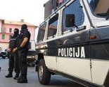 Tuzla: U pretresu nekoliko lokacija pronađeno oružje i municija