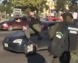 Policajac se namjerno bacio na automobil, vozač uhapšen