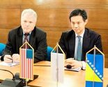 Hoyt Yee, Nicholas Hill i David Barth u posjeti Maglaju