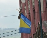 Zastave na pola koplja u Sarajevu i ostalim gradovima FBiH