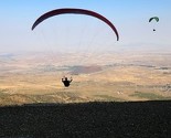 Spektakularni prizori paraglajdera na nebu iznad Aksaraya u Turskoj