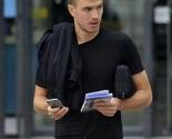 Edin Džeko ponosni vlasnik iPhonea 6 i FIFA-e 15