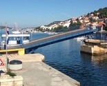Hrvatska: Vozačica Peugeota preletjela podignuti most u Tisnom, vozila 80 km/h