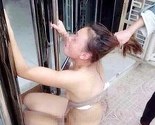 Kinesku ljubavnicu skinuli golu i brutalno pretukli na ulici