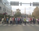 Nezadovoljni radnici uništenih preduzeća blokirali raskrsnicu u Tuzli