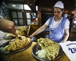Grad podijeljen uoči vječitog derbija: U Sarajevu su i ćevapi bordo ili plavi