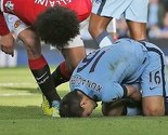 Je li Fellaini namjerno pljunuo Aguera dok je ležao na terenu?