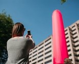 Gigantski roze kondom postavljen u Hyde Parku u Australiji