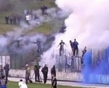 Bakljada navijača Željezničara nakratko prekinula meč u Travniku
