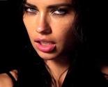 Seksipilna Adriana Lima zablistala u novom Pirellijevom kalendaru